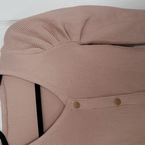 NWOT Beautiful knitted dress - Picture 2 of 4